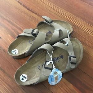Women’s tan birkenstocks, soft footbed NWT
